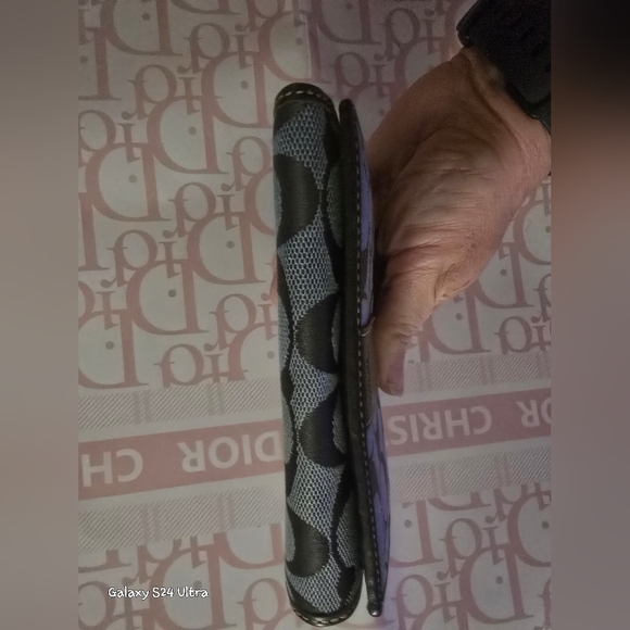 Coach Leatherware Signature fold Wallet NWOT Beautiful Wallet! - Picture 5 of 16